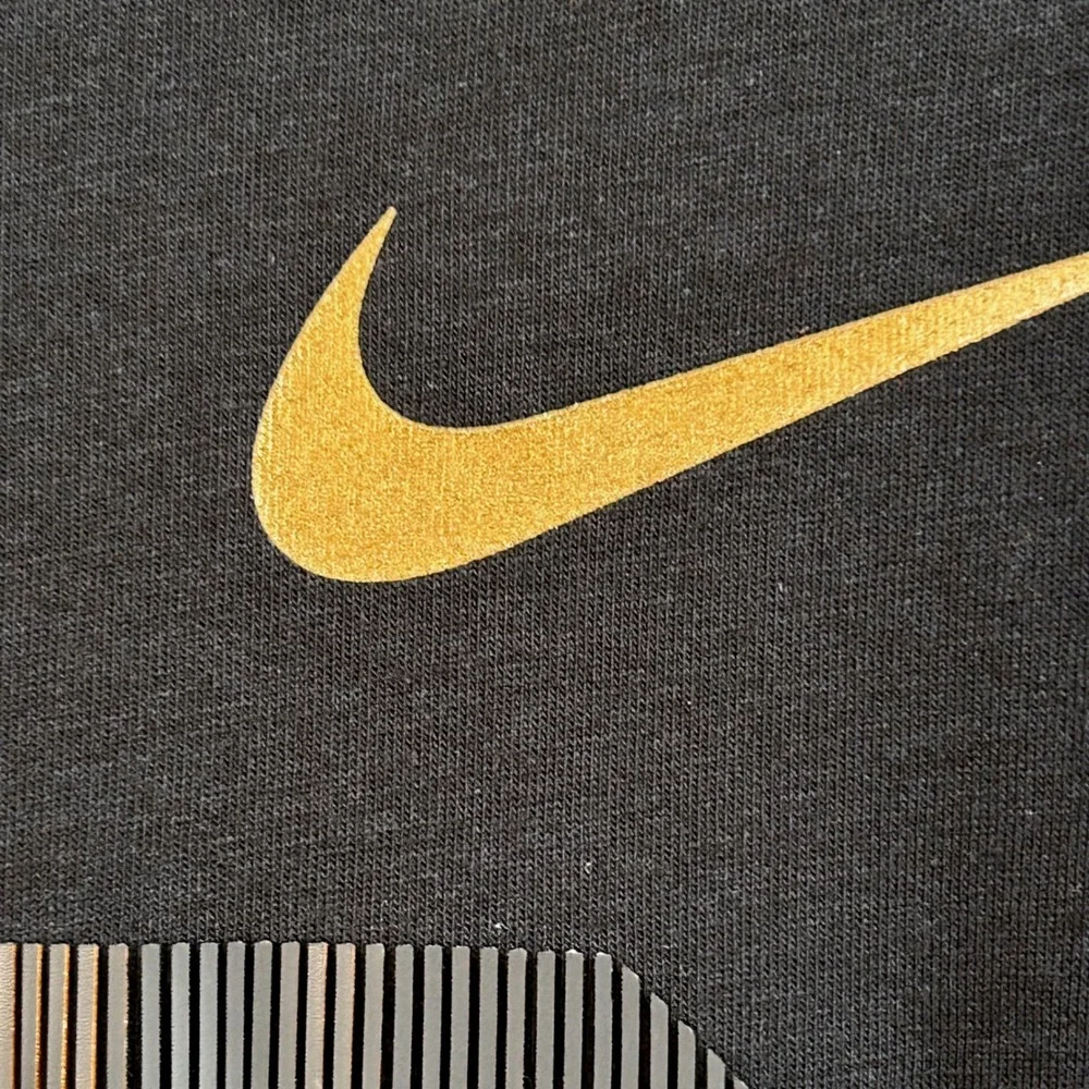 Nike USA Basketball T-Shirt Mens Large Black Gold Swoosh Graphic Tee